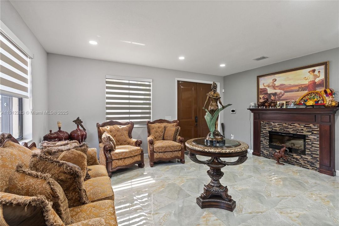 Под контрактом: $700,000 (5 спален, 3 ванн, 3320 Квадратных фут)