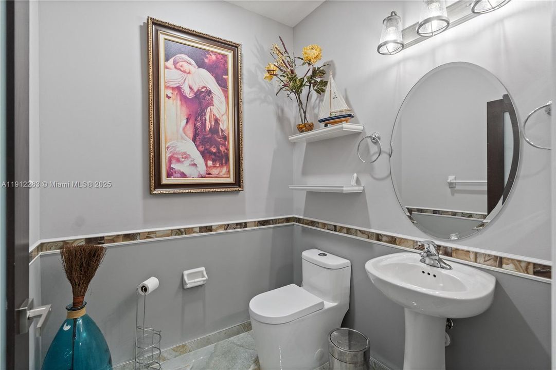 Под контрактом: $700,000 (5 спален, 3 ванн, 3320 Квадратных фут)