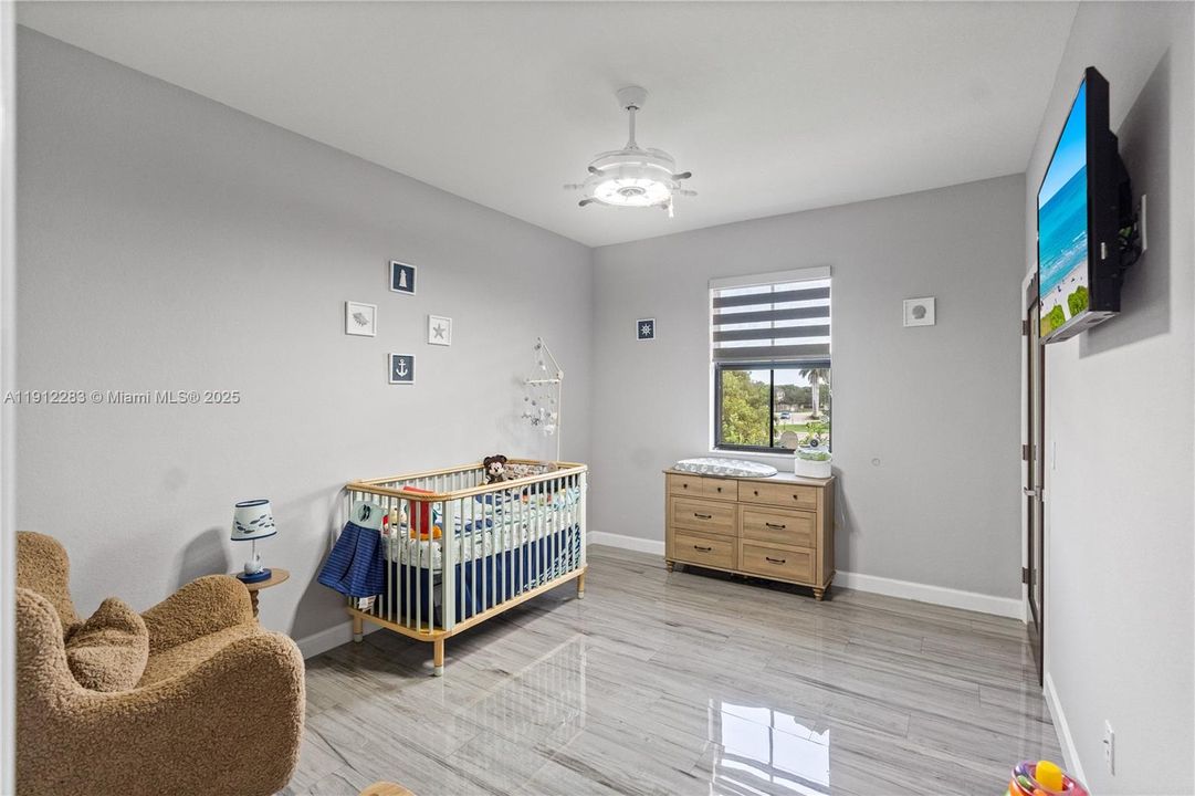 Под контрактом: $700,000 (5 спален, 3 ванн, 3320 Квадратных фут)