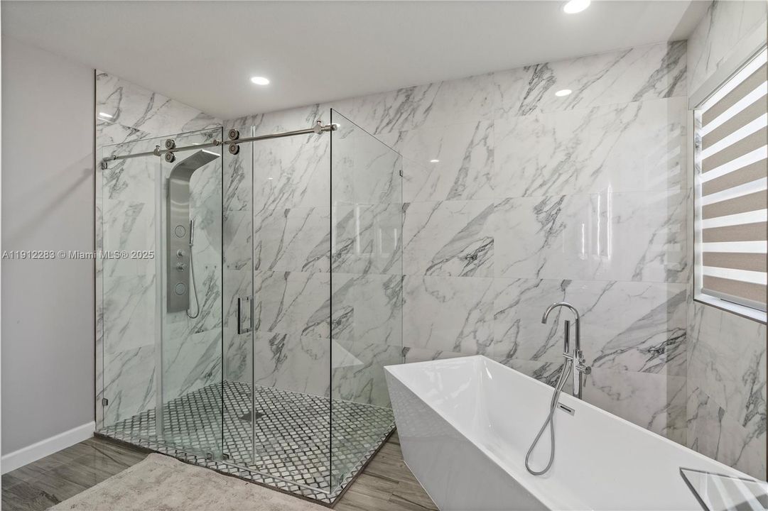 Под контрактом: $700,000 (5 спален, 3 ванн, 3320 Квадратных фут)