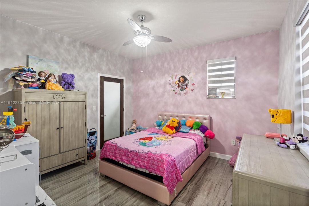 Под контрактом: $700,000 (5 спален, 3 ванн, 3320 Квадратных фут)