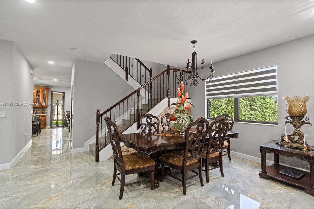 Под контрактом: $700,000 (5 спален, 3 ванн, 3320 Квадратных фут)