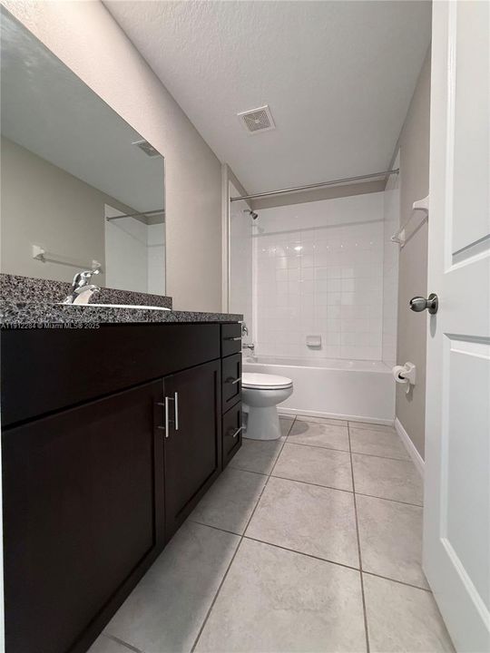 For Rent: $2,200 (4 beds, 2 baths, 1918 Square Feet)