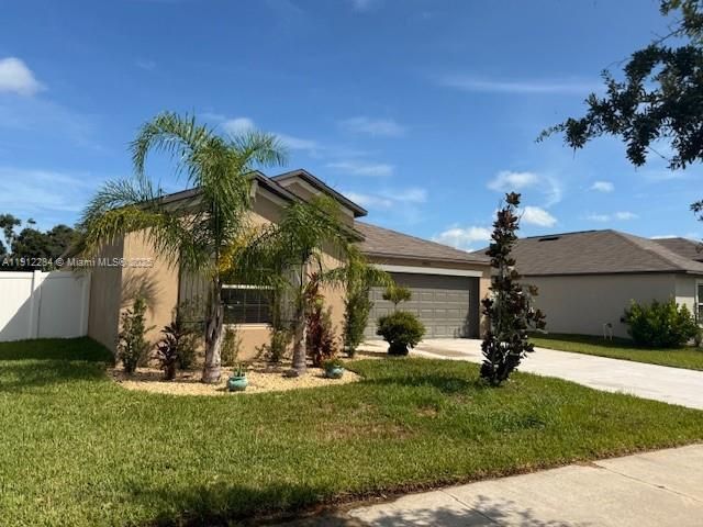 For Rent: $2,200 (4 beds, 2 baths, 1918 Square Feet)