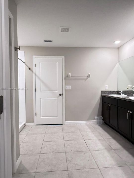 For Rent: $2,200 (4 beds, 2 baths, 1918 Square Feet)