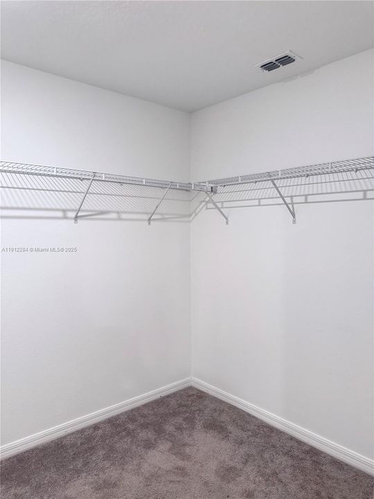 For Rent: $2,200 (4 beds, 2 baths, 1918 Square Feet)