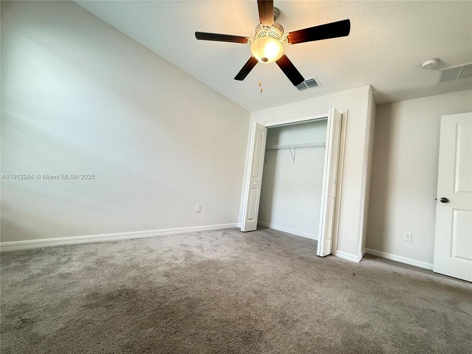 For Rent: $2,200 (4 beds, 2 baths, 1918 Square Feet)