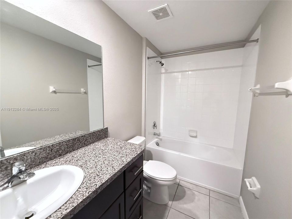 For Rent: $2,200 (4 beds, 2 baths, 1918 Square Feet)