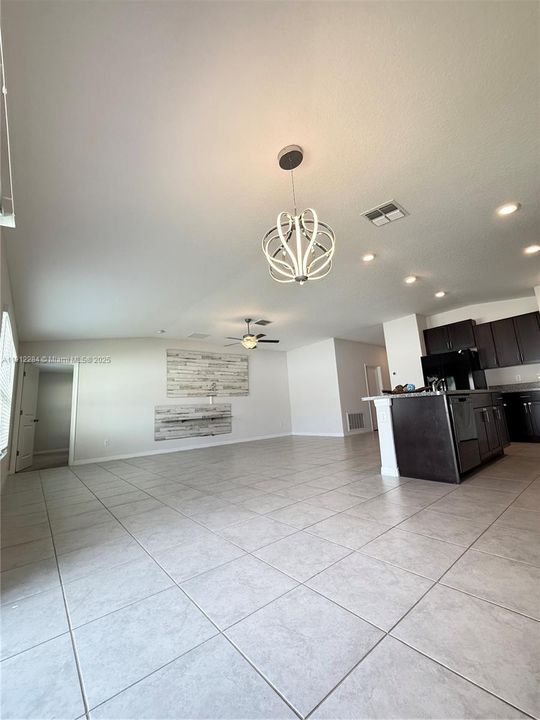 For Rent: $2,200 (4 beds, 2 baths, 1918 Square Feet)