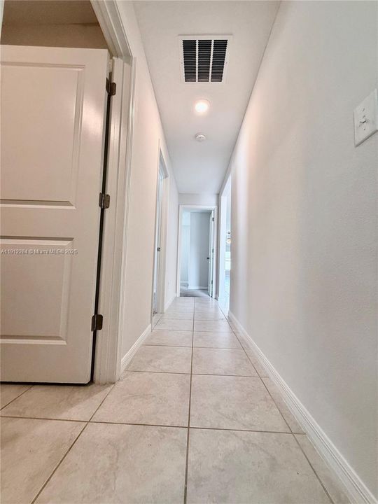 For Rent: $2,200 (4 beds, 2 baths, 1918 Square Feet)