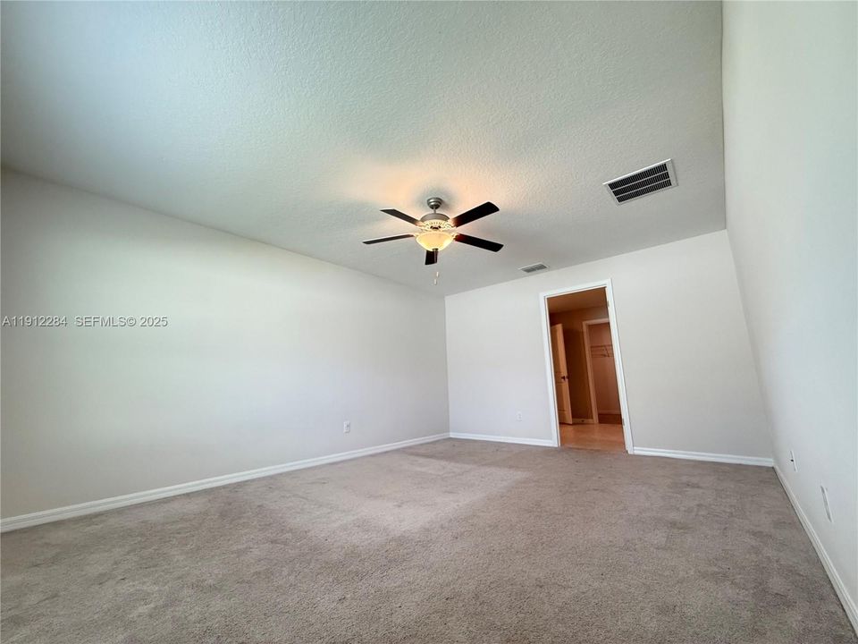 For Rent: $2,200 (4 beds, 2 baths, 1918 Square Feet)