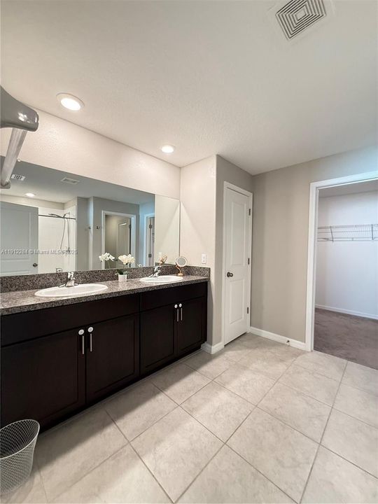 For Rent: $2,200 (4 beds, 2 baths, 1918 Square Feet)