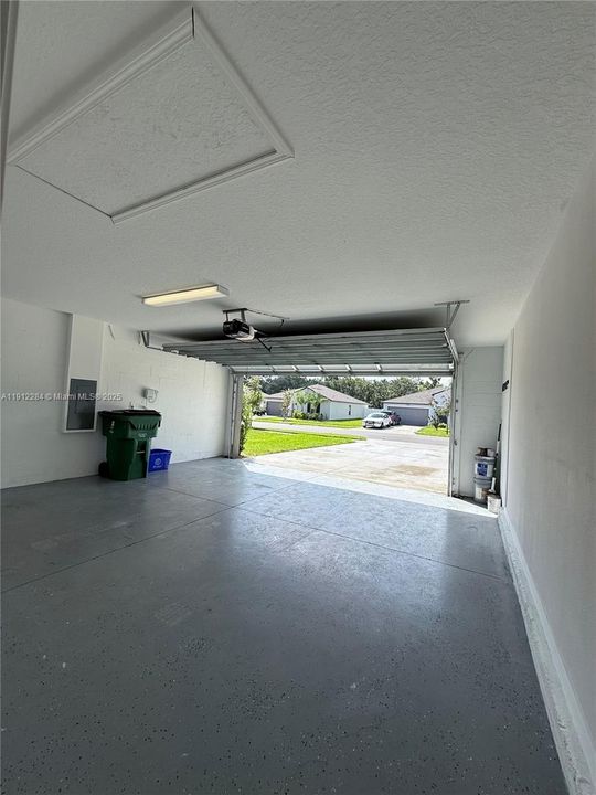 For Rent: $2,200 (4 beds, 2 baths, 1918 Square Feet)