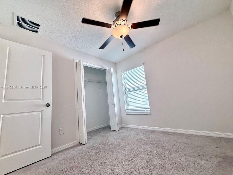 For Rent: $2,200 (4 beds, 2 baths, 1918 Square Feet)
