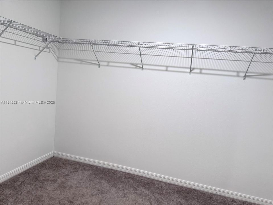 For Rent: $2,200 (4 beds, 2 baths, 1918 Square Feet)