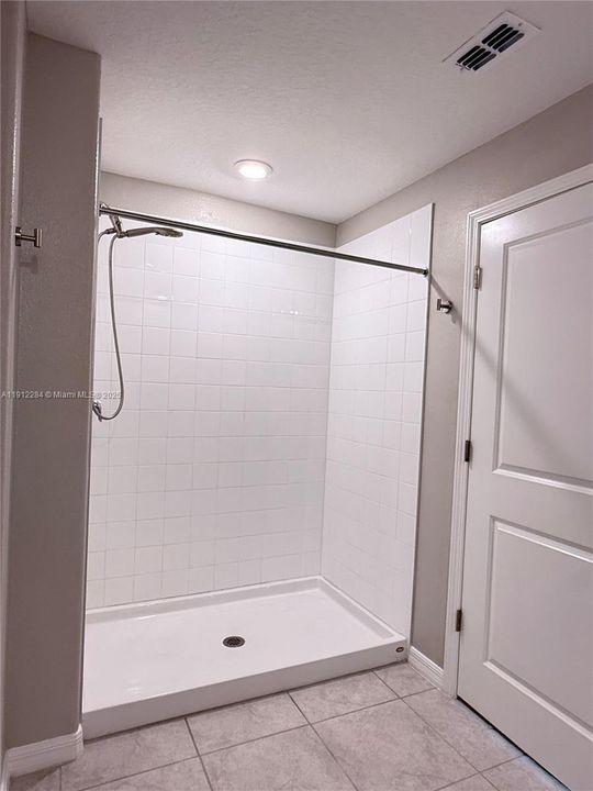 For Rent: $2,200 (4 beds, 2 baths, 1918 Square Feet)