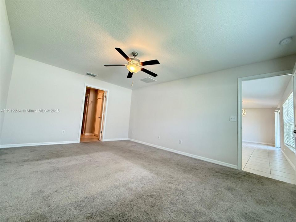 For Rent: $2,200 (4 beds, 2 baths, 1918 Square Feet)