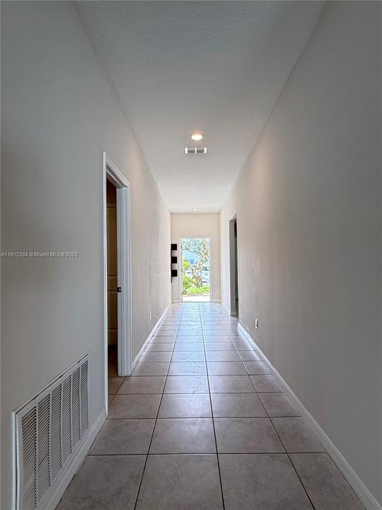 For Rent: $2,200 (4 beds, 2 baths, 1918 Square Feet)