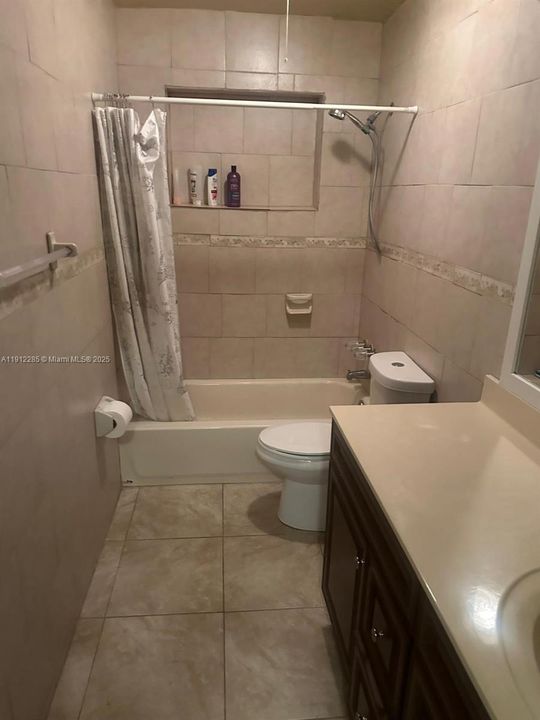 Active With Contract: $999,990 (3 beds, 2 baths, 2489 Square Feet)