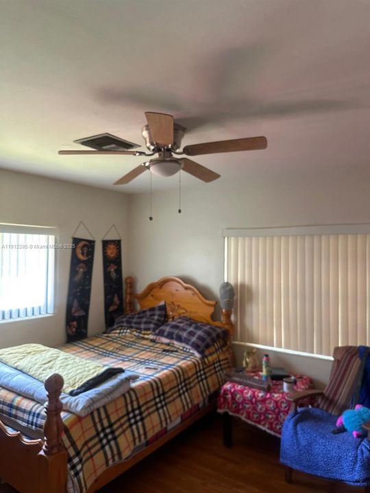 Active With Contract: $999,990 (3 beds, 2 baths, 2489 Square Feet)