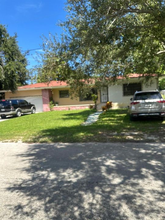 Active With Contract: $999,990 (3 beds, 2 baths, 2489 Square Feet)