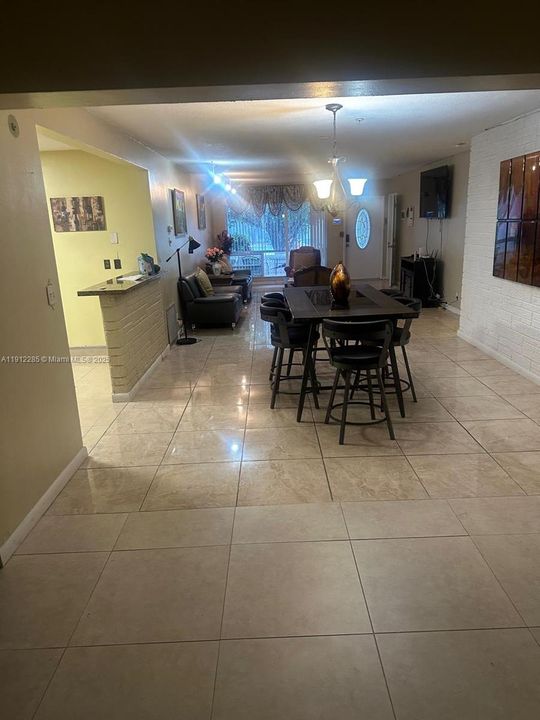 Active With Contract: $999,990 (3 beds, 2 baths, 2489 Square Feet)