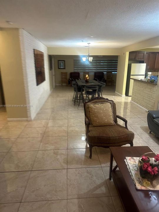 Active With Contract: $999,990 (3 beds, 2 baths, 2489 Square Feet)