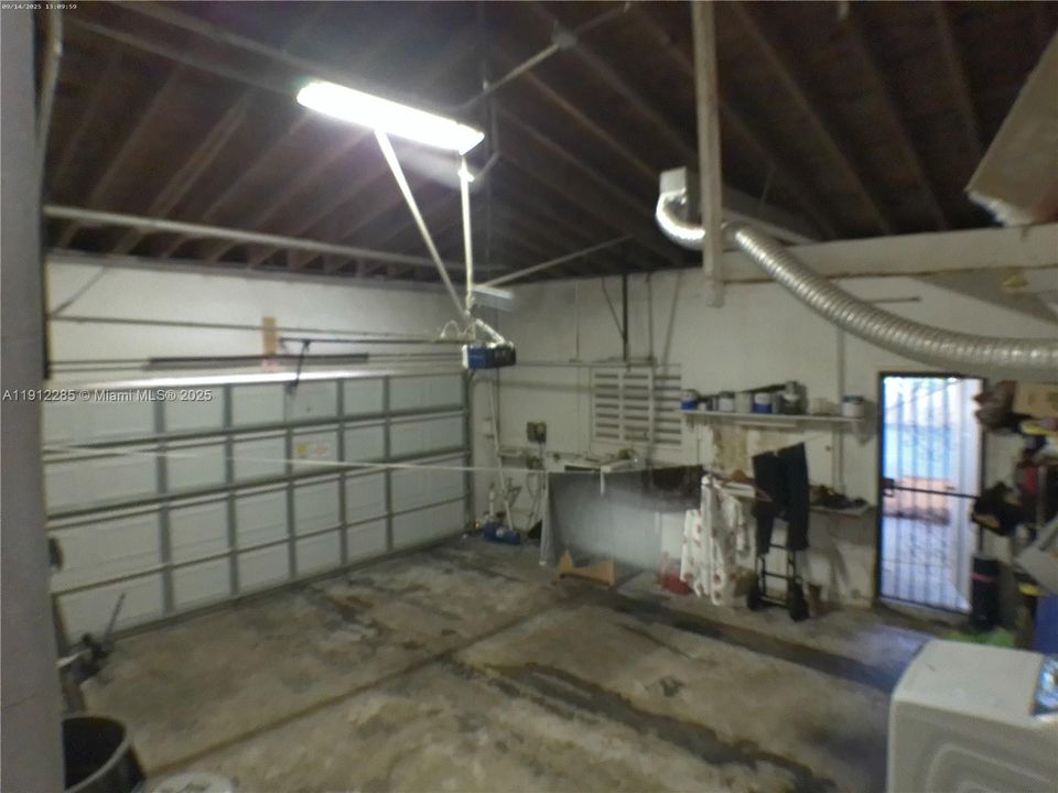 Active With Contract: $999,990 (3 beds, 2 baths, 2489 Square Feet)