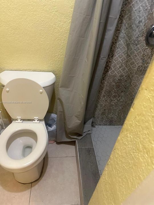 Active With Contract: $999,990 (3 beds, 2 baths, 2489 Square Feet)