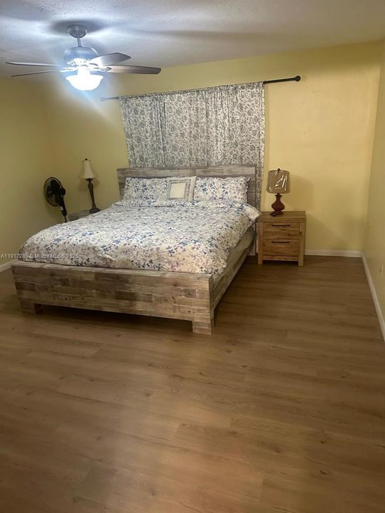 Active With Contract: $999,990 (3 beds, 2 baths, 2489 Square Feet)