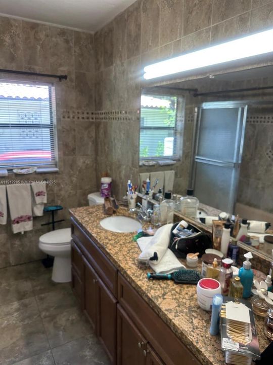 Active With Contract: $999,990 (3 beds, 2 baths, 2489 Square Feet)