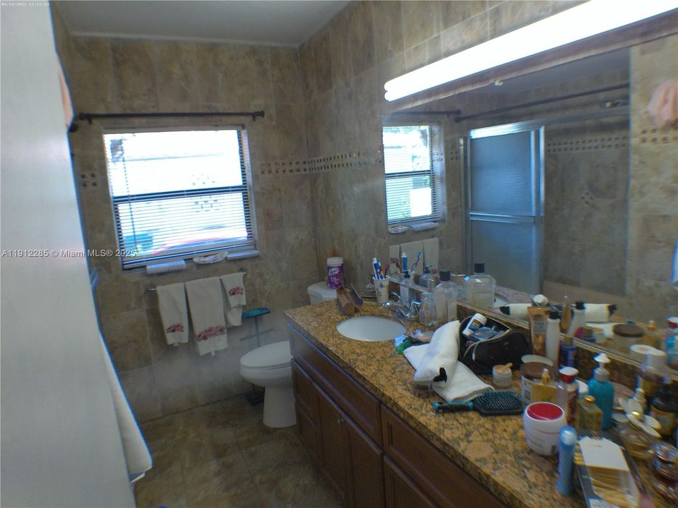 Active With Contract: $999,990 (3 beds, 2 baths, 2489 Square Feet)