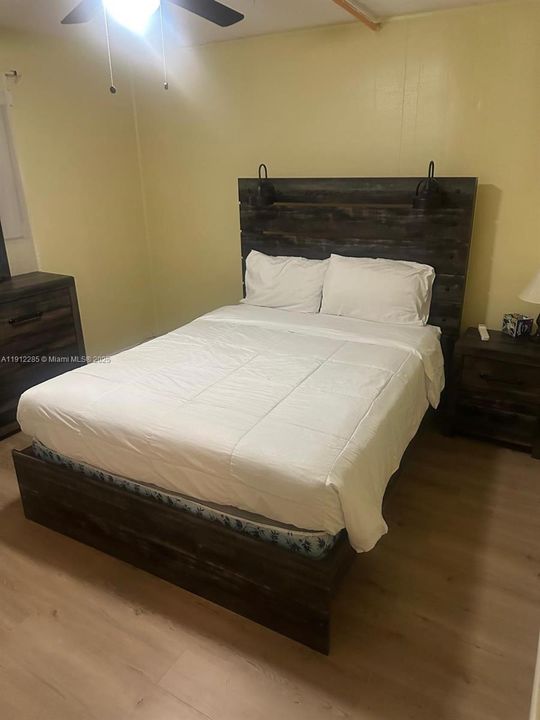 Active With Contract: $999,990 (3 beds, 2 baths, 2489 Square Feet)