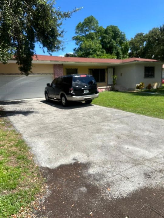 Active With Contract: $999,990 (3 beds, 2 baths, 2489 Square Feet)