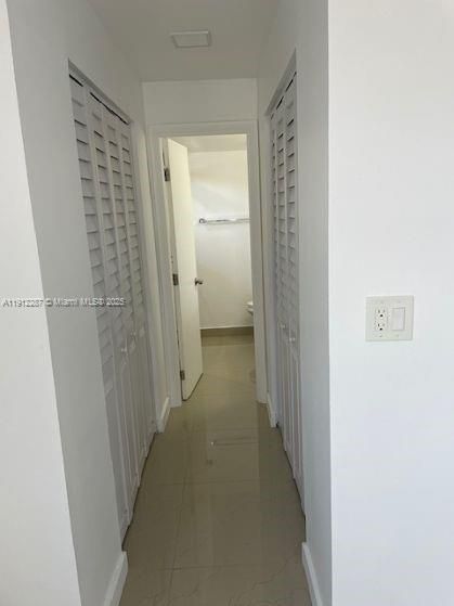 合同活跃: $2,100 (2 贝兹, 2 浴室, 1040 平方英尺)