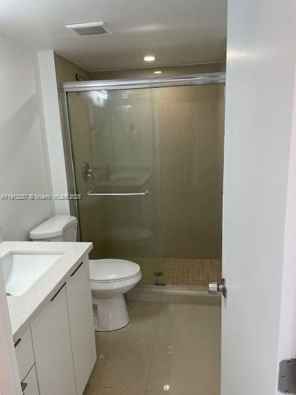 合同活跃: $2,100 (2 贝兹, 2 浴室, 1040 平方英尺)