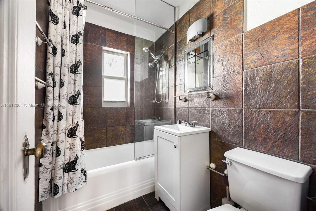 For Sale: $280,000 (1 beds, 1 baths, 780 Square Feet)