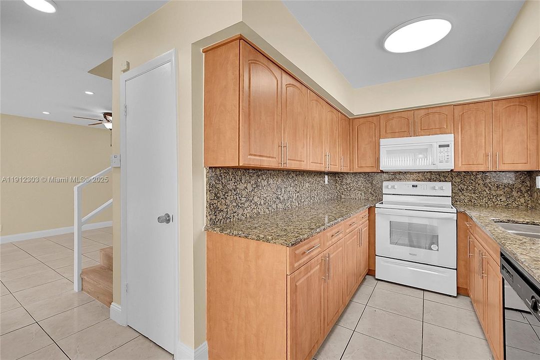 待售: $299,999 (3 贝兹, 2 浴室, 1478 平方英尺)