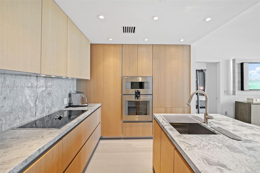 five-park-miami-beach-rentals-sales-4104