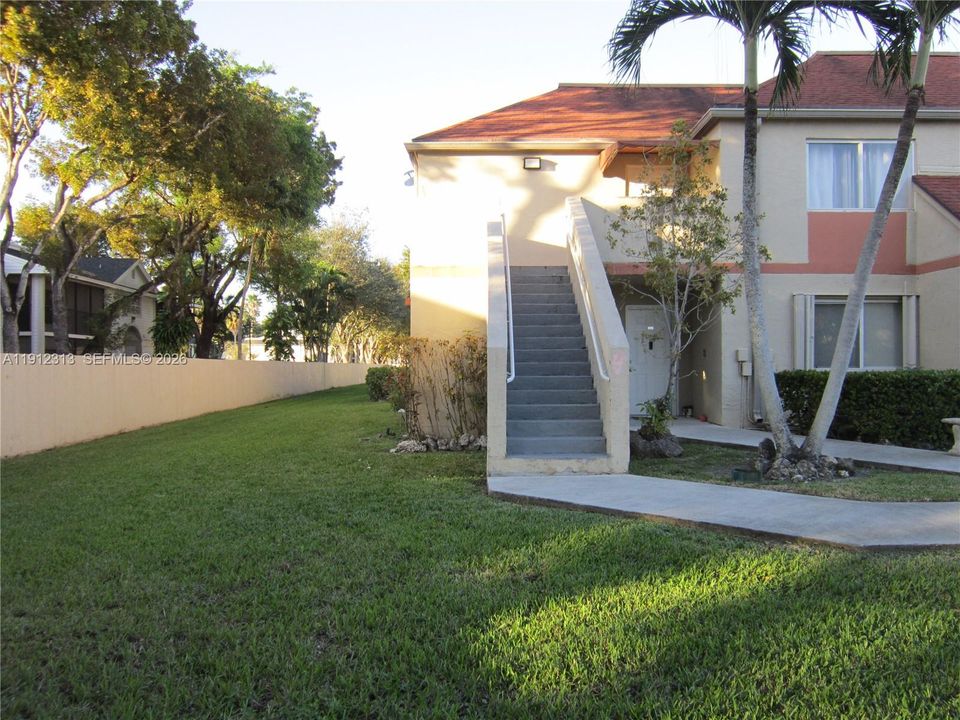 For Sale: $239,900 (2 beds, 2 baths, 1163 Square Feet)