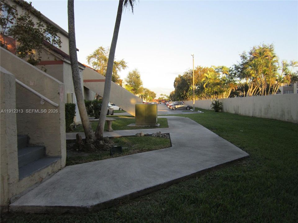 For Sale: $239,900 (2 beds, 2 baths, 1163 Square Feet)