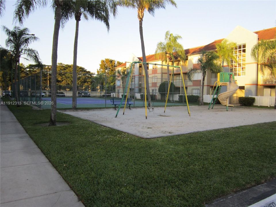 For Sale: $239,900 (2 beds, 2 baths, 1163 Square Feet)