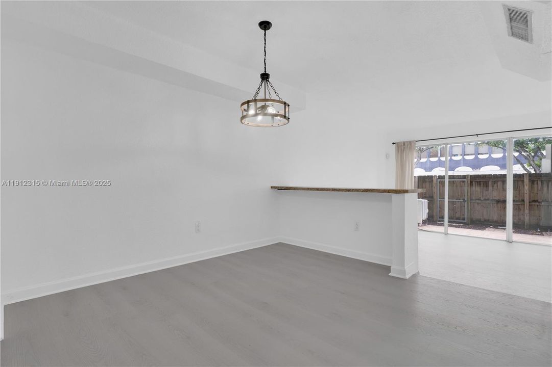 En Venta: $239,000 (2 camas, 1 baños, 1350 Pies cuadrados)