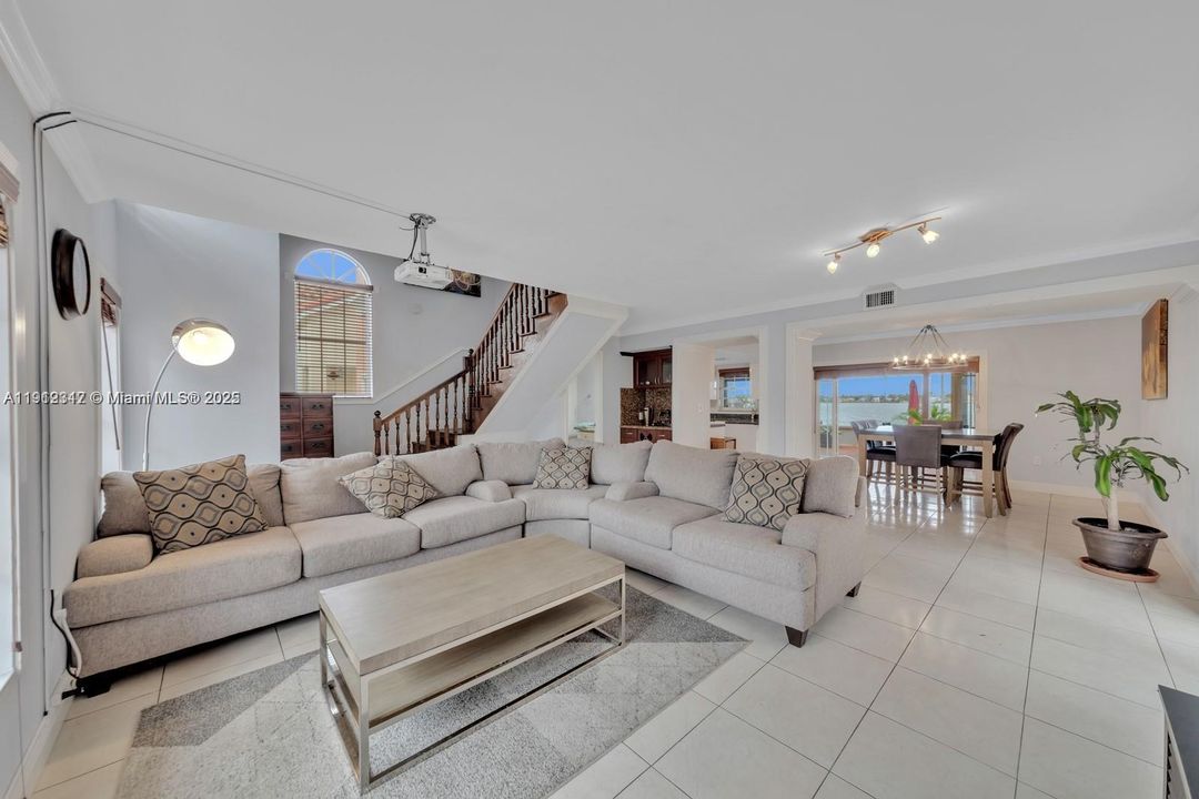 For Rent: $4,500 (4 beds, 2 baths, 1834 Square Feet)