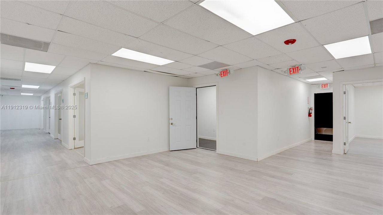 В аренду: $1,300 (0 спален, 0 ванн, 0 Квадратных фут)