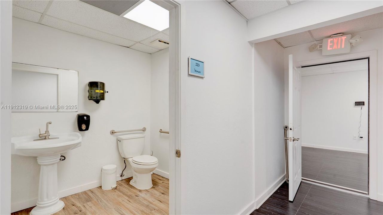 В аренду: $1,300 (0 спален, 0 ванн, 0 Квадратных фут)