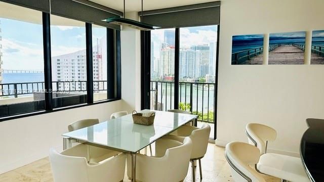 На продажу: $815,000 (2 спален, 2 ванн, 1377 Квадратных фут)