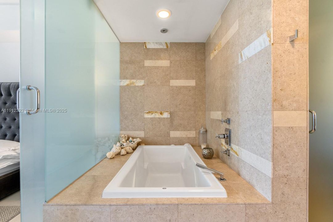 Active With Contract: $12,000 (2 beds, 2 baths, 1621 Square Feet)