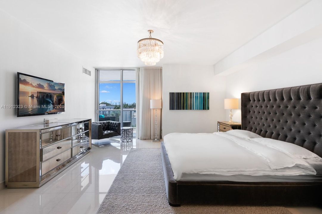 Active With Contract: $12,000 (2 beds, 2 baths, 1621 Square Feet)