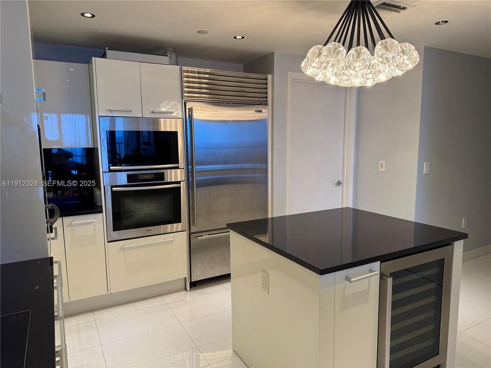 На продажу: $2,980,000 (3 спален, 3 ванн, 1933 Квадратных фут)